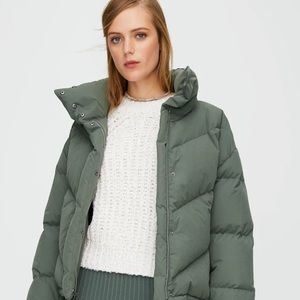 Aritzia Wilfred cloud puff in green, size S